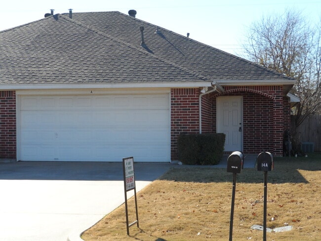 property at 1214 Lindsey Ln