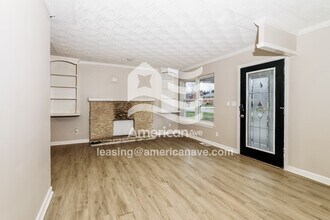 10100 McNeely Lake Dr in Louisville, KY - Foto de edificio - Building Photo