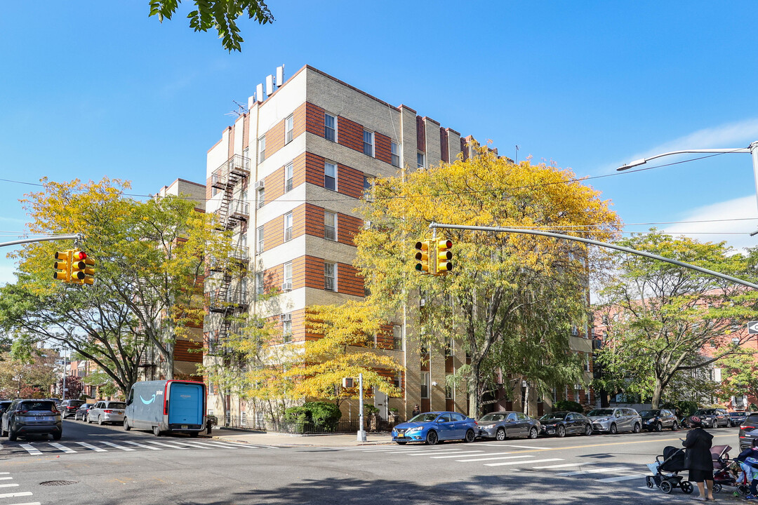 5624 15th Ave in Brooklyn, NY - Foto de edificio