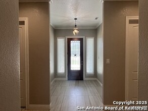 4815 Viewcrest Rd in San Antonio, TX - Foto de edificio - Building Photo