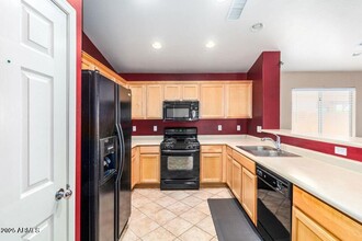 44043 W Cypress Ln in Maricopa, AZ - Building Photo - Building Photo
