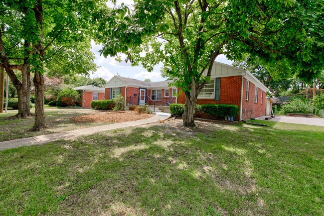 4610 Rookwood Ave in Indianapolis, IN - Building Photo - Building Photo
