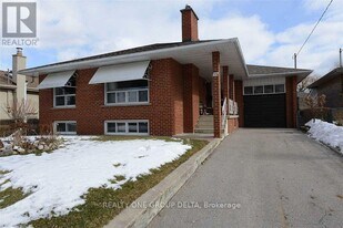 29 Alhart Dr in Toronto, ON - Building Photo
