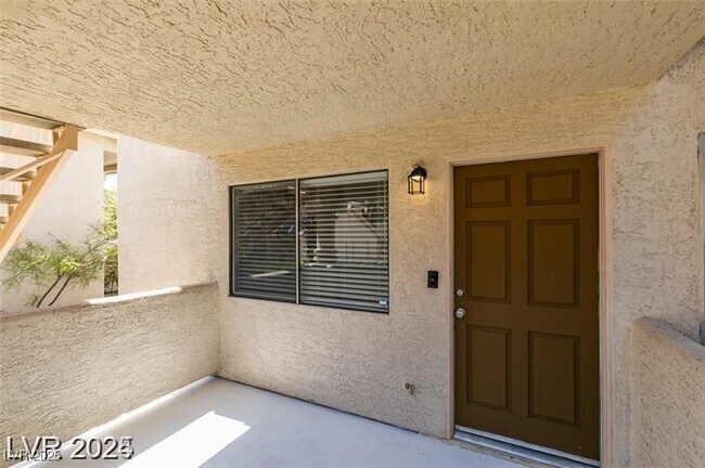 924 Falconhead Ln in Las Vegas, NV - Building Photo - Building Photo
