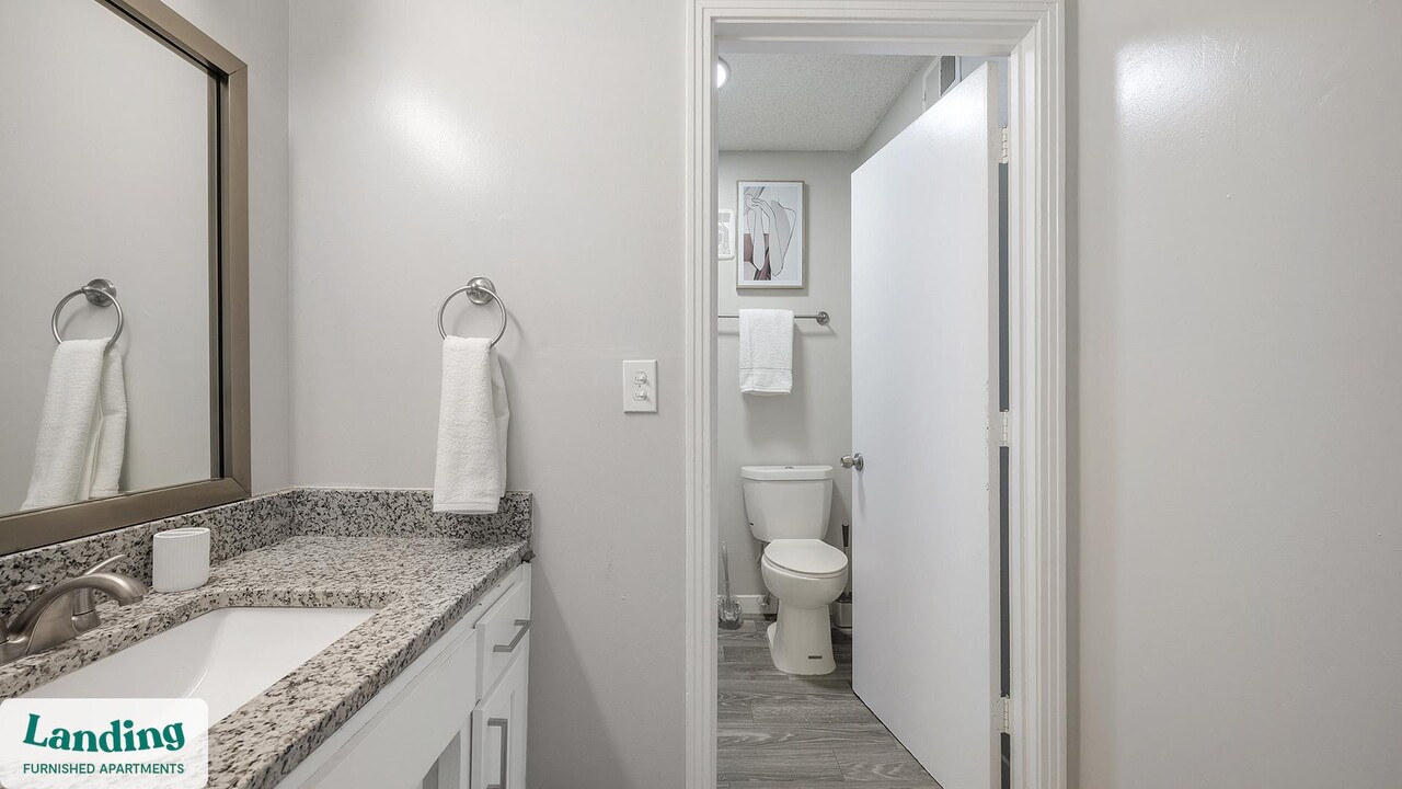 231 New Shackle Island Rd in Hendersonville, TN - Foto de edificio