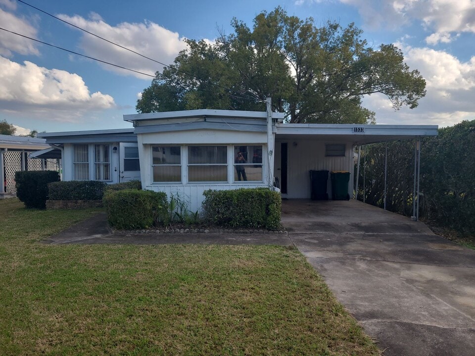 1533 Lakeview Dr in Tavares, FL - Building Photo
