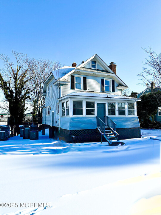 13 Woolley Ave in Long Branch, NJ - Building Photo