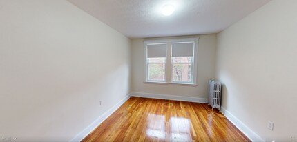 1634 Commonwealth Ave, Unit 14 in Boston, MA - Foto de edificio - Building Photo