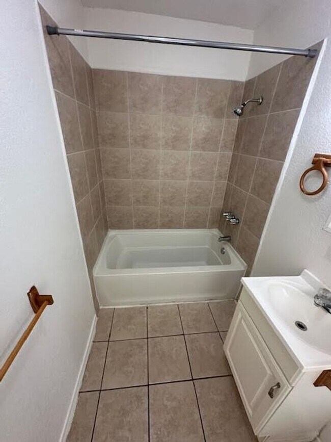 6536 El Rey Ave, Unit #B in Twentynine Palms, CA - Building Photo - Building Photo