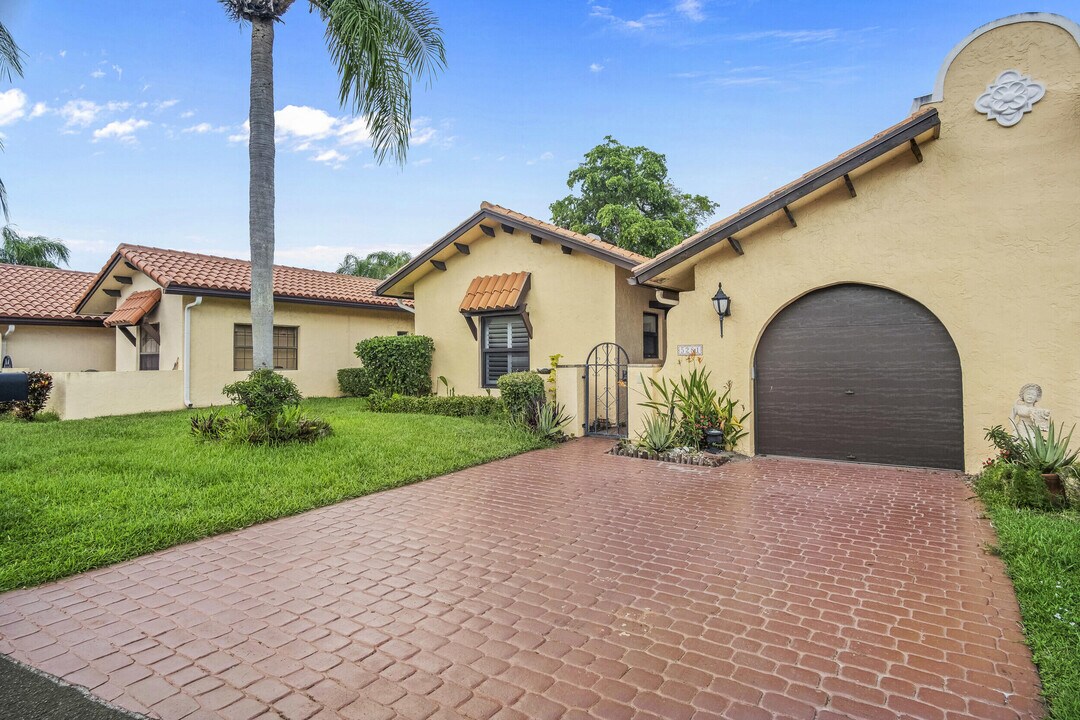 5281 Bolero Cir in Delray Beach, FL - Building Photo