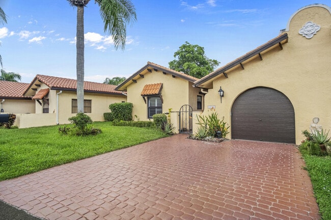 5281 Bolero Cir