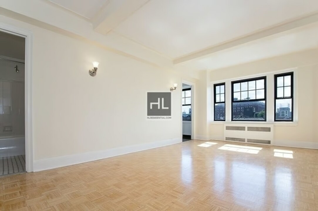 Christopher Street in New York, NY - Building Photo