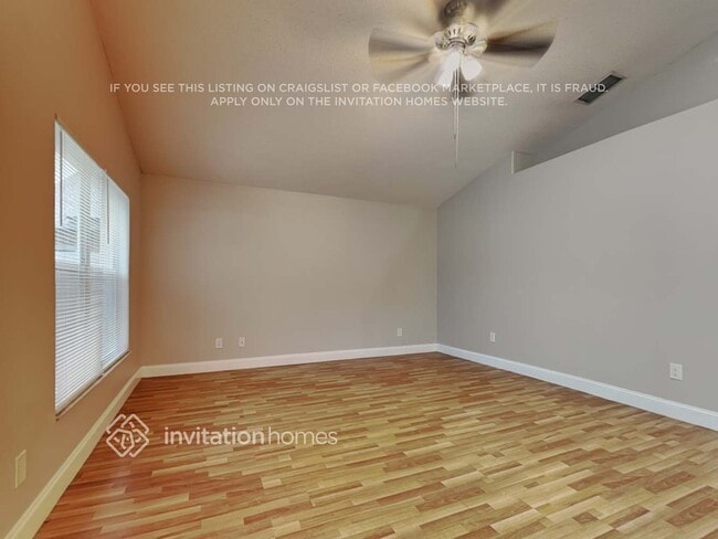 1327 Crimson Clover Ln in Zephyrhills, FL - Building Photo - Building Photo