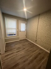 11 Douglas St, Unit 1 in Boston, MA - Foto de edificio - Building Photo