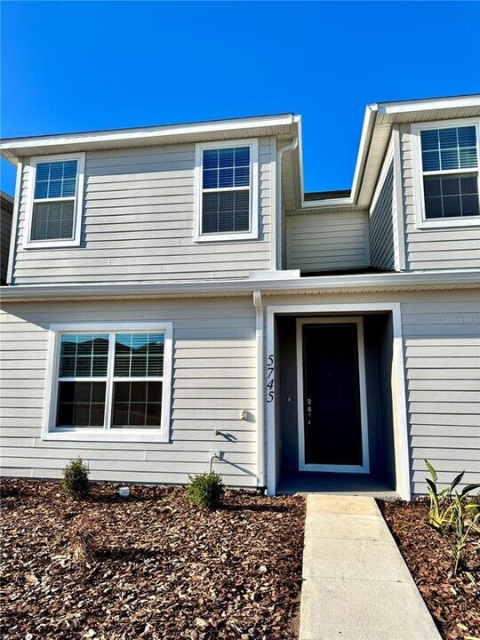 5745 Freshwater Cyn Dr in St. Cloud, FL - Building Photo