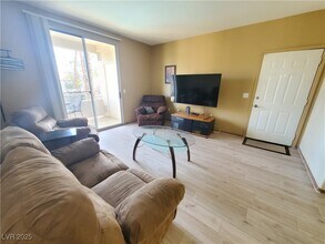 75 N Valle Verde Dr in Henderson, NV - Building Photo - Building Photo