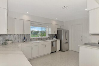 1633 Birchwood St in Sarasota, FL - Foto de edificio - Building Photo