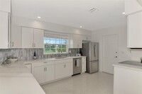 1633 Birchwood St in Sarasota, FL - Building Photo - Building Photo