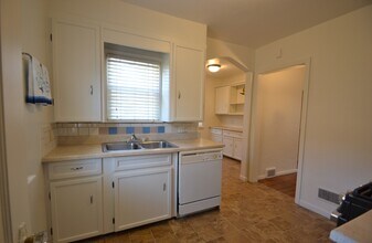 2341 Eastern Ave SE in Grand Rapids, MI - Building Photo - Building Photo