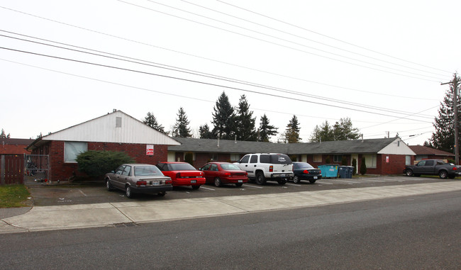 10607 47th Ave SW in Lakewood, WA - Foto de edificio - Building Photo