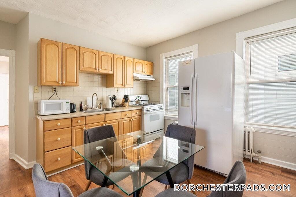 14 Elder St in Boston, MA - Building Photo