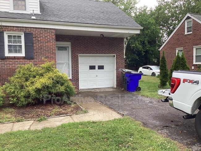 6413 Glenoak Dr in Norfolk, VA - Building Photo - Building Photo