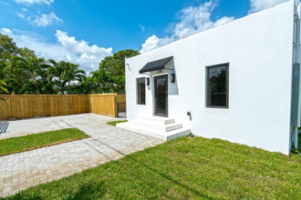 235 NW 39th St in Miami, FL - Building Photo - Building Photo