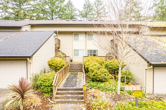 Canterbury Wood Condos in Portland, OR - Building Photo - Building Photo