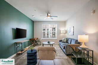 1270 Hillcrest Dr in Buford, GA - Foto de edificio - Building Photo