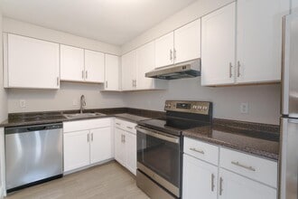 Stone Run East in Weymouth, MA - Building Photo - Building Photo