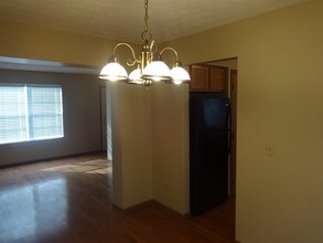 4242 Honey Bee Ct in Grove City, OH - Foto de edificio - Building Photo