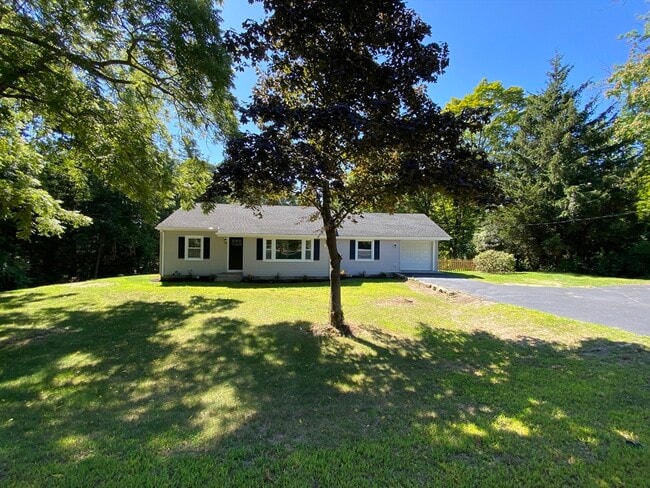 38 E Main St in Hopkinton, MA - Building Photo - Building Photo