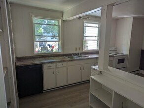 186 Center St, Unit 1 in Old Town, ME - Building Photo - Building Photo