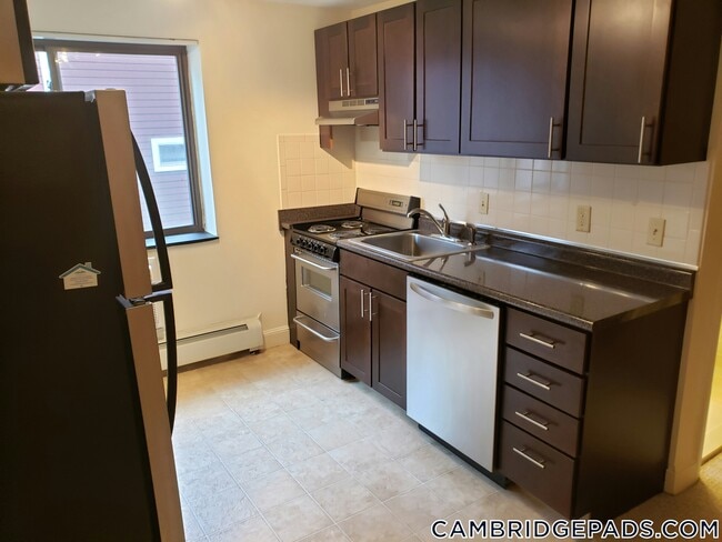 9 Chester St, Unit 26 in Cambridge, MA - Foto de edificio - Building Photo