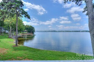 368 Northwest Dr in Davidson, NC - Building Photo