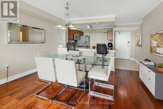 3845-3845 Lake Shore Blvd W in Toronto, ON - Building Photo - Building Photo