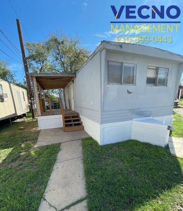 4040 SW Military Dr-Unit -6 in San Antonio, TX - Building Photo