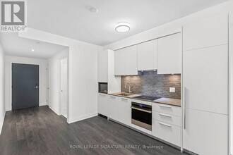 65 Broadway Ave in Toronto, ON - Building Photo - Building Photo