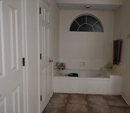 5344 River Meadow Dr in Baton Rouge, LA - Foto de edificio - Building Photo