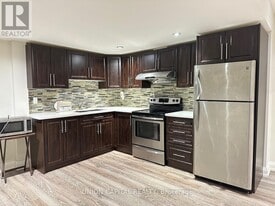 163 Elmwood Ave in Richmond Hill, ON - Building Photo