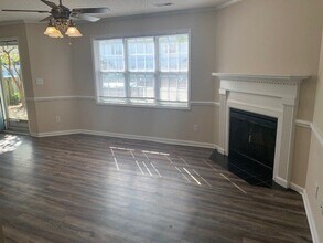 3979-Mmm9 Sterling Pointe Dr in Greenville, NC - Building Photo - Building Photo