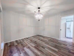 8818 Grape St in Houston, TX - Foto de edificio - Building Photo