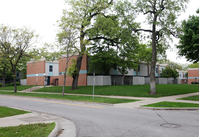 Pillsbury Court Apartments in Minneapolis, MN - Foto de edificio - Building Photo