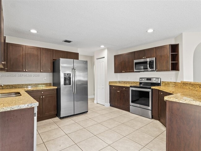 5153 NW 113th Ave in Doral, FL - Building Photo - Building Photo