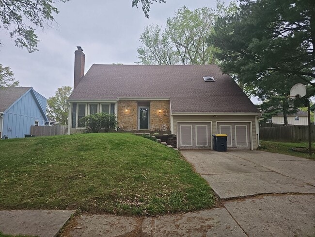 property at 7320 N Lenox Ave