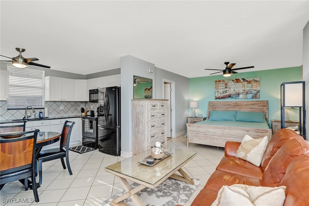 5800 Bonita Beach Rd SW in Bonita Springs, FL - Building Photo