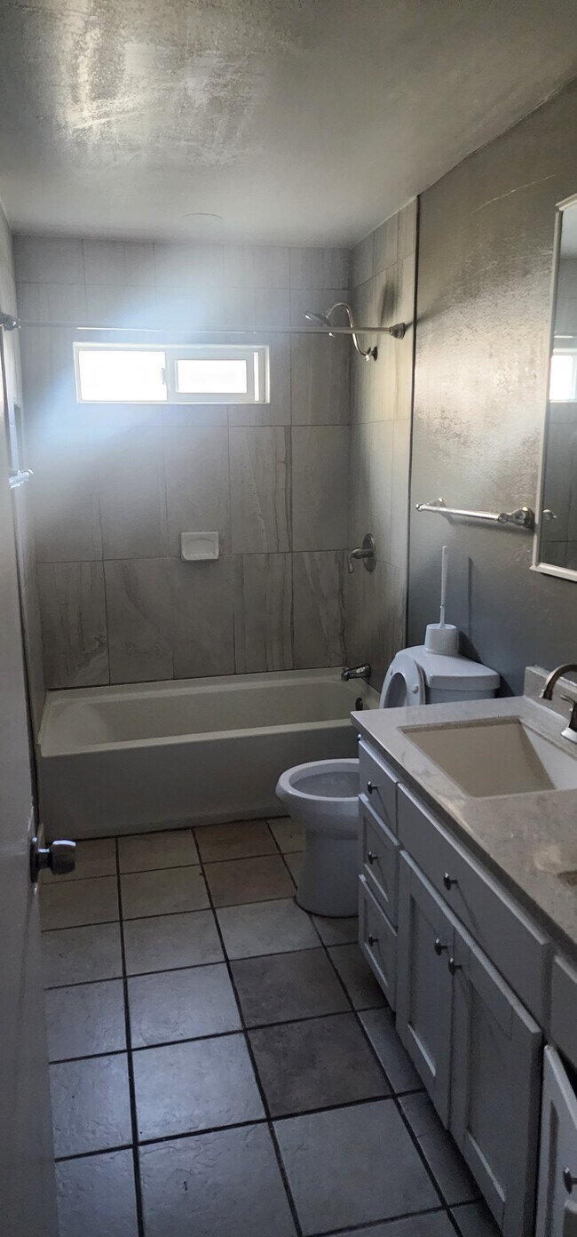 1914 4th St, Unit Apt. C in Sacramento, CA - Foto de edificio - Building Photo