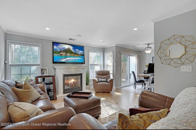 17 Nutmeg Ct in Tinton Falls, NJ - Building Photo - Building Photo