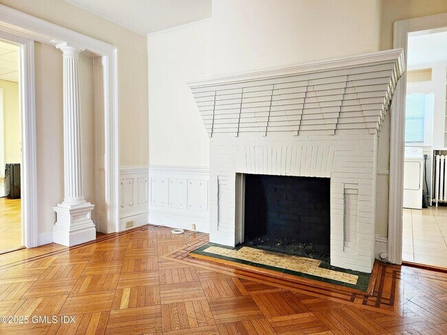 31 Edgewood Ave, Unit A in Greenwich, CT - Building Photo - Building Photo