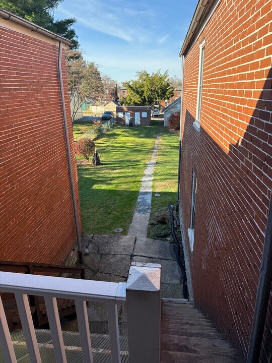 322 S West End Ave, Unit 2 in Lancaster, PA - Building Photo